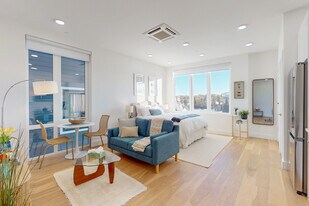 38 Hichborn St, Unit 402 in Boston, MA - Building Photo