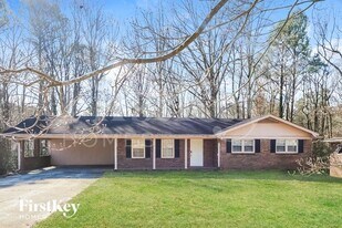 581 Carlouetta Rd in Mableton, GA - Building Photo