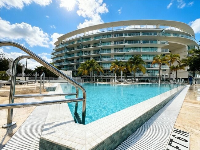 6620 Indian Creek Dr in Miami Beach, FL - Foto de edificio - Building Photo