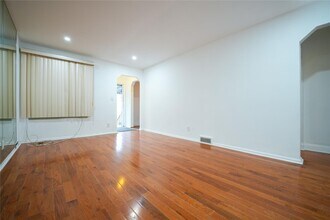1405 Burke Ave in Bronx, NY - Building Photo - Building Photo