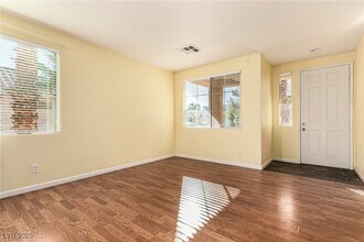 7196 Cressida Ct in Las Vegas, NV - Foto de edificio - Building Photo