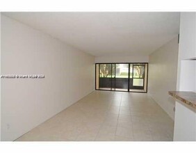 5911 Washington St in Hollywood, FL - Building Photo - Building Photo