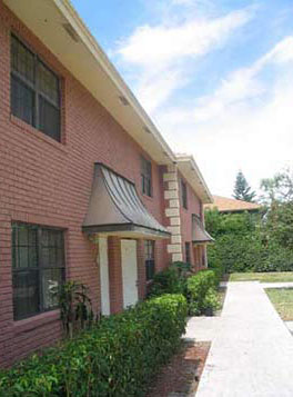 630 SW 20th Ct in Delray Beach, FL - Foto de edificio - Building Photo