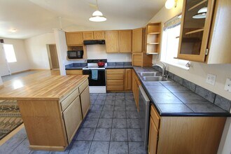 1839 Melanie Ct in Klamath Falls, OR - Building Photo - Building Photo
