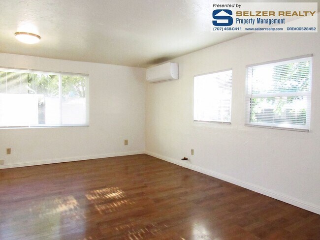 539 N School St in Ukiah, CA - Foto de edificio - Building Photo
