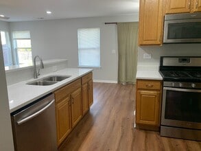 600 Wedgewood Cir in Lake In The Hills, IL - Building Photo - Building Photo