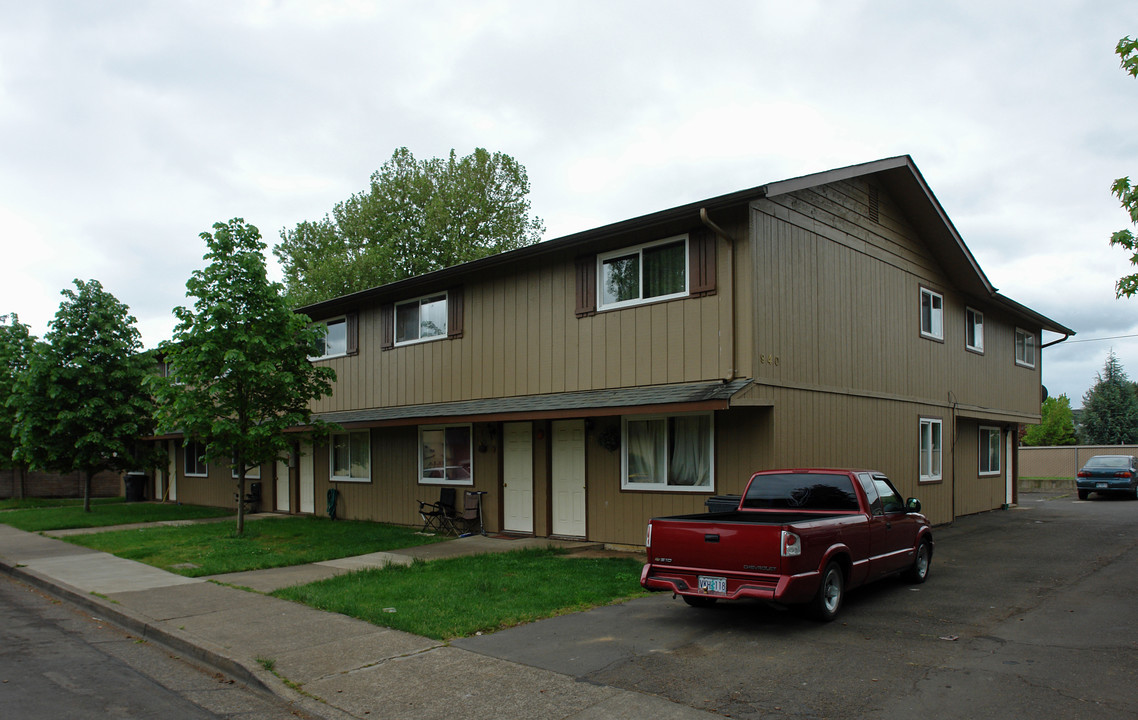 940 NW Hobart Ave in Corvallis, OR - Building Photo