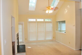 2036 Hen House Dr in Virginia Beach, VA - Building Photo - Building Photo