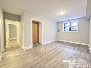 822 W Waveland Ave, Unit 819-GDN in Chicago, IL - Building Photo - Building Photo