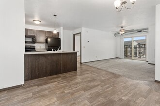 Aspen Commons in Sioux Falls, SD - Foto de edificio - Building Photo