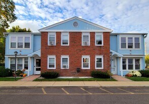 50 Athens Ct in West Babylon, NY - Building Photo