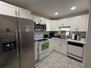 8970 S Hollybrook Blvd in Pembroke Pines, FL - Building Photo - Building Photo