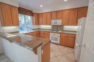 27552 N Weeping Willow Dr in Santa Clarita, CA - Building Photo - Building Photo