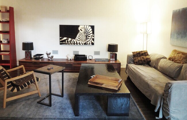 1010 Palm Ave, Unit #109 in West Hollywood, CA - Building Photo - Building Photo