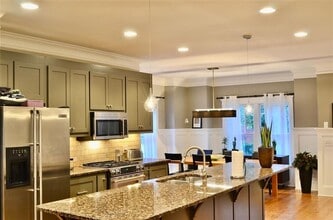 1339 Oakview Rd in Decatur, GA - Building Photo - Building Photo