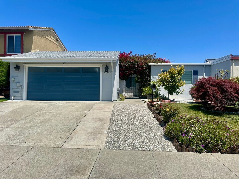 32998 Lake Michigan St in Fremont, CA - Building Photo
