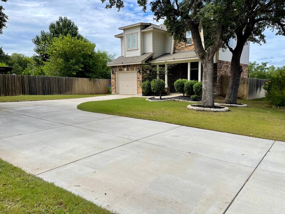 1307 Oriole Ct in San Antonio, TX - Building Photo