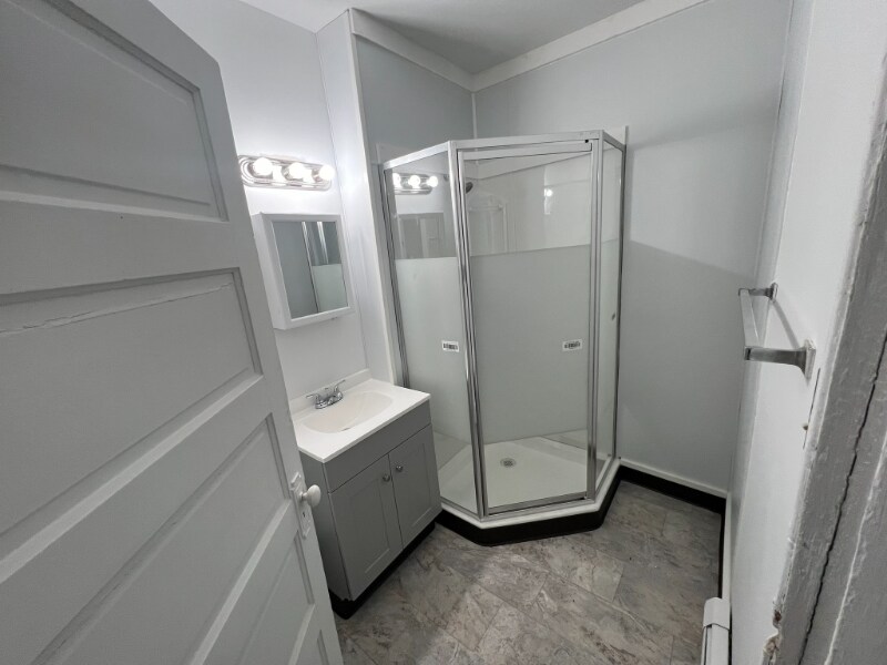 34 N Earl St, Unit 4 in Shippensburg, PA - Building Photo