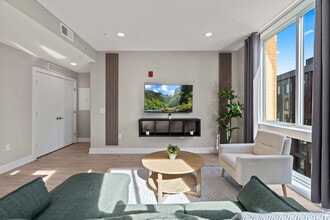 916 N Delaware Ave in Philadelphia, PA - Foto de edificio - Building Photo