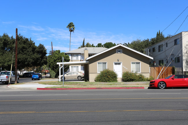 11925 Burbank Blvd in Valley Village, CA - Building Photo - Building Photo