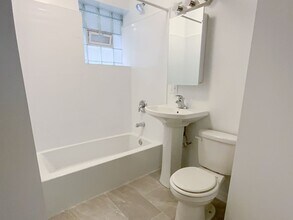 2903 N Clark St, Unit G in Chicago, IL - Foto de edificio - Building Photo