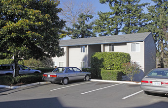 Quail Ridge Apartments in Portland, OR - Foto de edificio - Building Photo