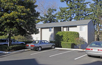 Quail Ridge Apartments in Portland, OR - Building Photo - Building Photo