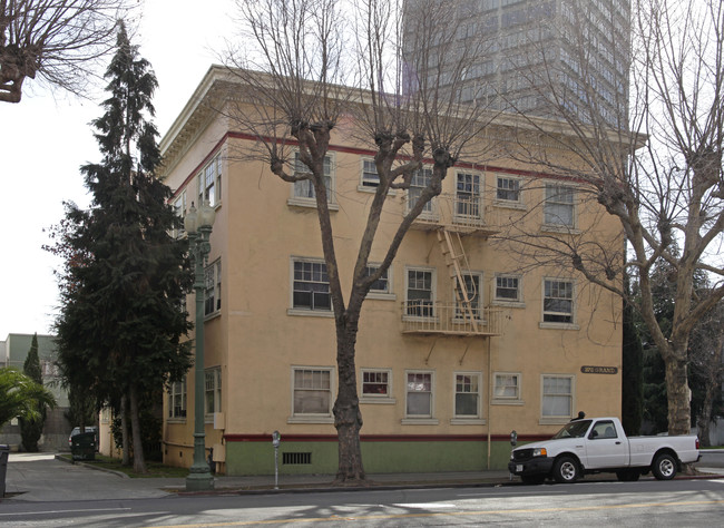 375 Grand Ave in Oakland, CA - Building Photo - Building Photo