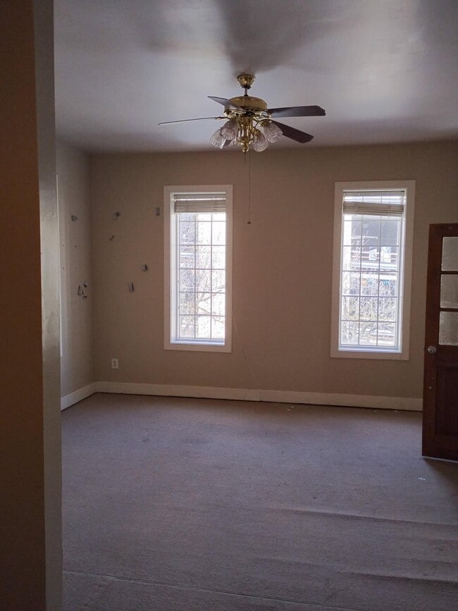 15 W Church St, Unit C in Uniontown, PA - Building Photo - Building Photo