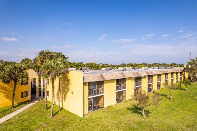 Meadows on the Green in Boynton Beach, FL - Foto de edificio - Building Photo