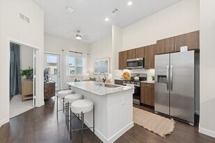 2290 Forum Dr, Unit 2215 in Grand Prairie, TX - Building Photo