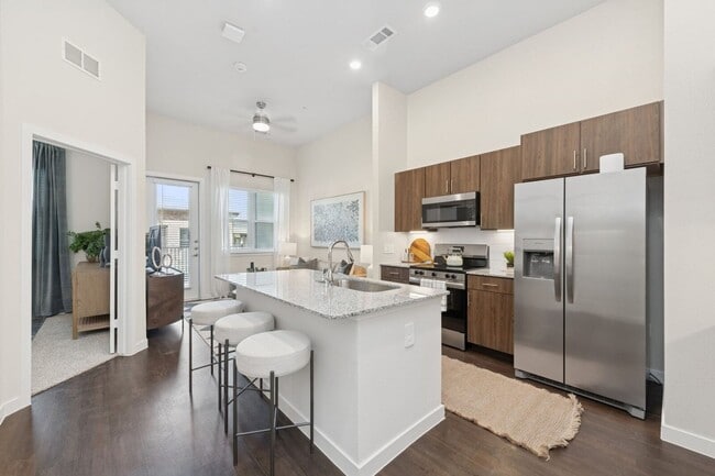 2290 Forum Dr, Unit 2215