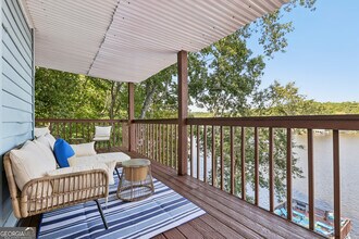 8470 Lake Dr in Snellville, GA - Building Photo - Building Photo