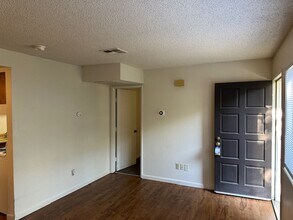 325 Standiford Ave in Modesto, CA - Building Photo - Building Photo