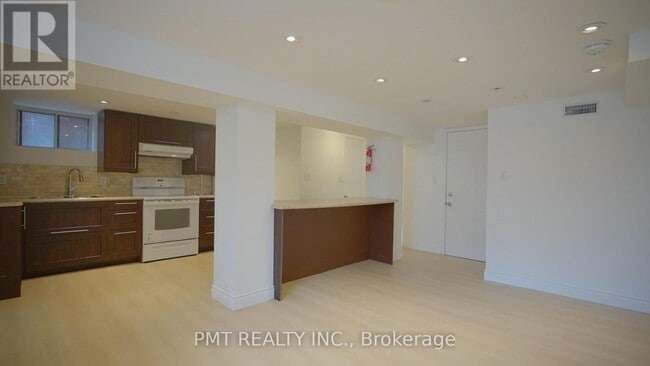 7 Harvard Ave in Toronto, ON - Building Photo - Building Photo