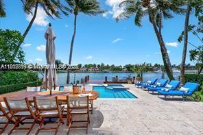 56 S Hibiscus Dr in Miami Beach, FL - Foto de edificio - Building Photo