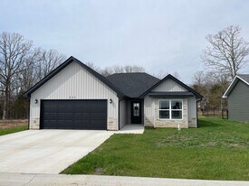 925 Jared St in Waynesville, MO - Building Photo