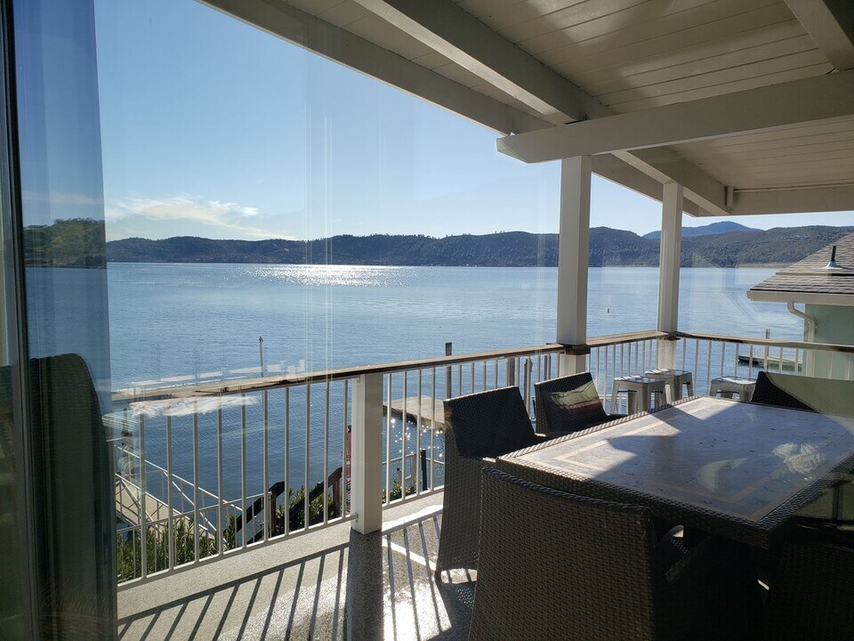 3630 Oakmont Dr in Clearlake, CA - Foto de edificio