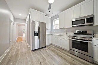 4825 W George St, Unit 1 in Chicago, IL - Building Photo - Building Photo