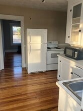 23 West St, Unit 23 West St in West Warwick, RI - Foto de edificio - Building Photo