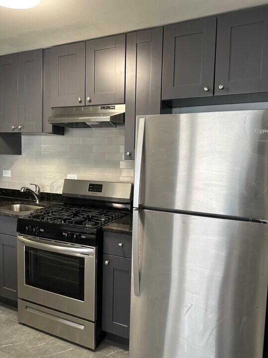 6257 N Milwaukee Ave, Unit ONE BED in Chicago, IL - Building Photo