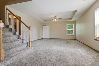1036 NW Willow Dr in Grain Valley, MO - Building Photo - Building Photo