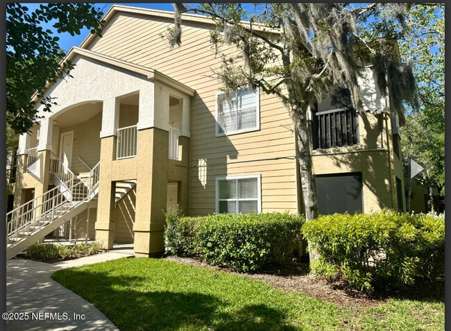 property at 11 Arbor Club Dr
