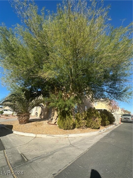 6018 El Sol Dr in Las Vegas, NV - Building Photo