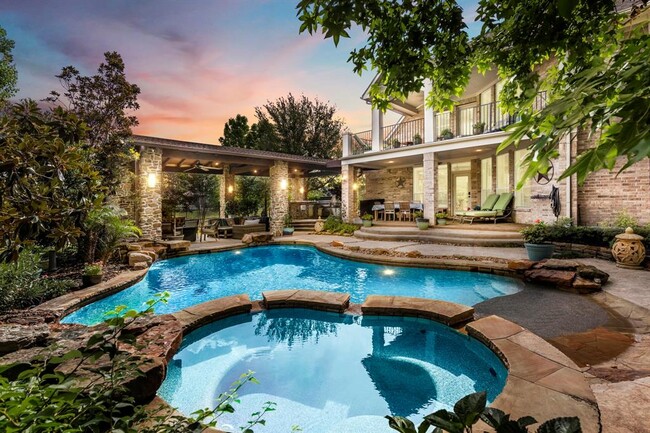 property at 99 W Hullwood Cir