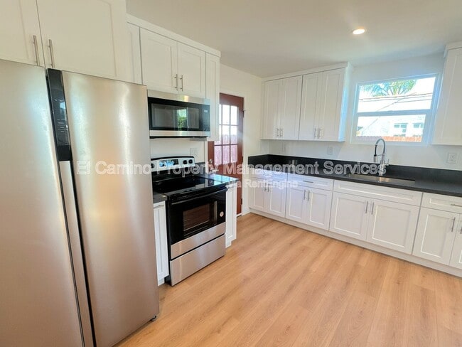 8727 Dalton Ave in Los Angeles, CA - Building Photo - Building Photo