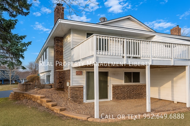 10425 Decatur Cir in Minneapolis, MN - Building Photo - Building Photo