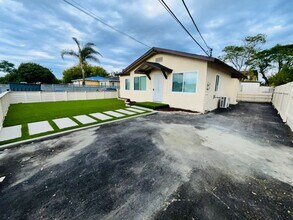 737 S Sunshine Ave in El Cajon, CA - Building Photo - Building Photo