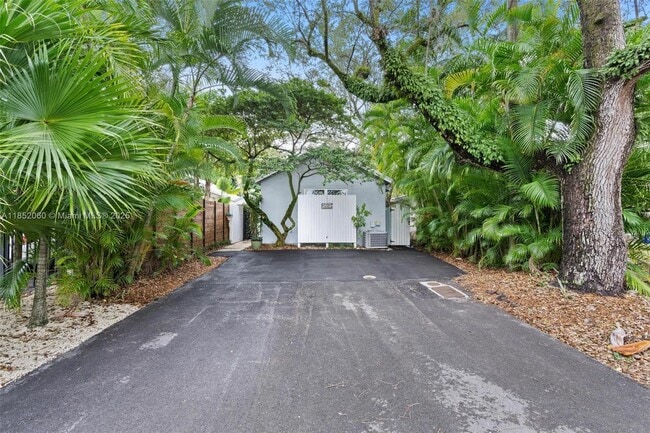 2558 Trapp Ave in Miami, FL - Building Photo - Building Photo