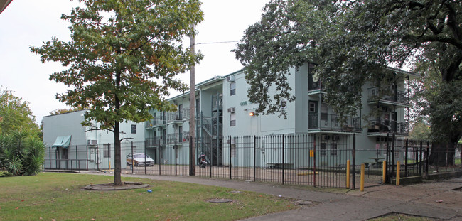 Oak Tree Apartments in New Orleans, LA - Foto de edificio - Building Photo